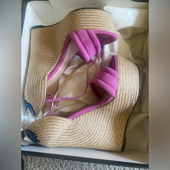 Gucci Platform Embroidered Wedges - Picture 3 of 5